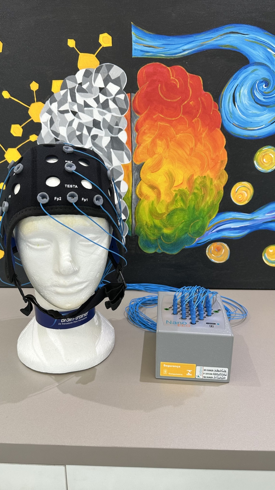 Equipamento Brain-Trainer para neurofeedback e Nano EEG utilizados no Instituto Neuroterapia